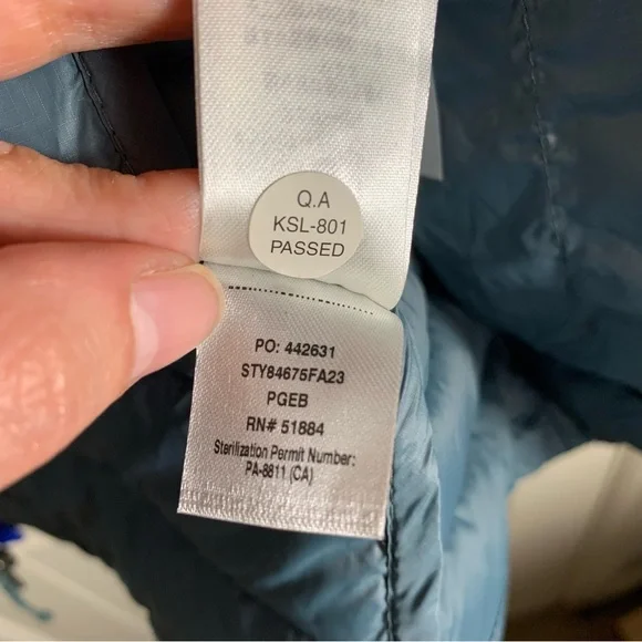 Patagonia NWT Men's Down Blue and Gray Puffer Jacket Size Small